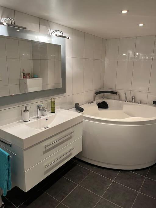 Apartamento Hybel Med Bad Egersund Exterior foto